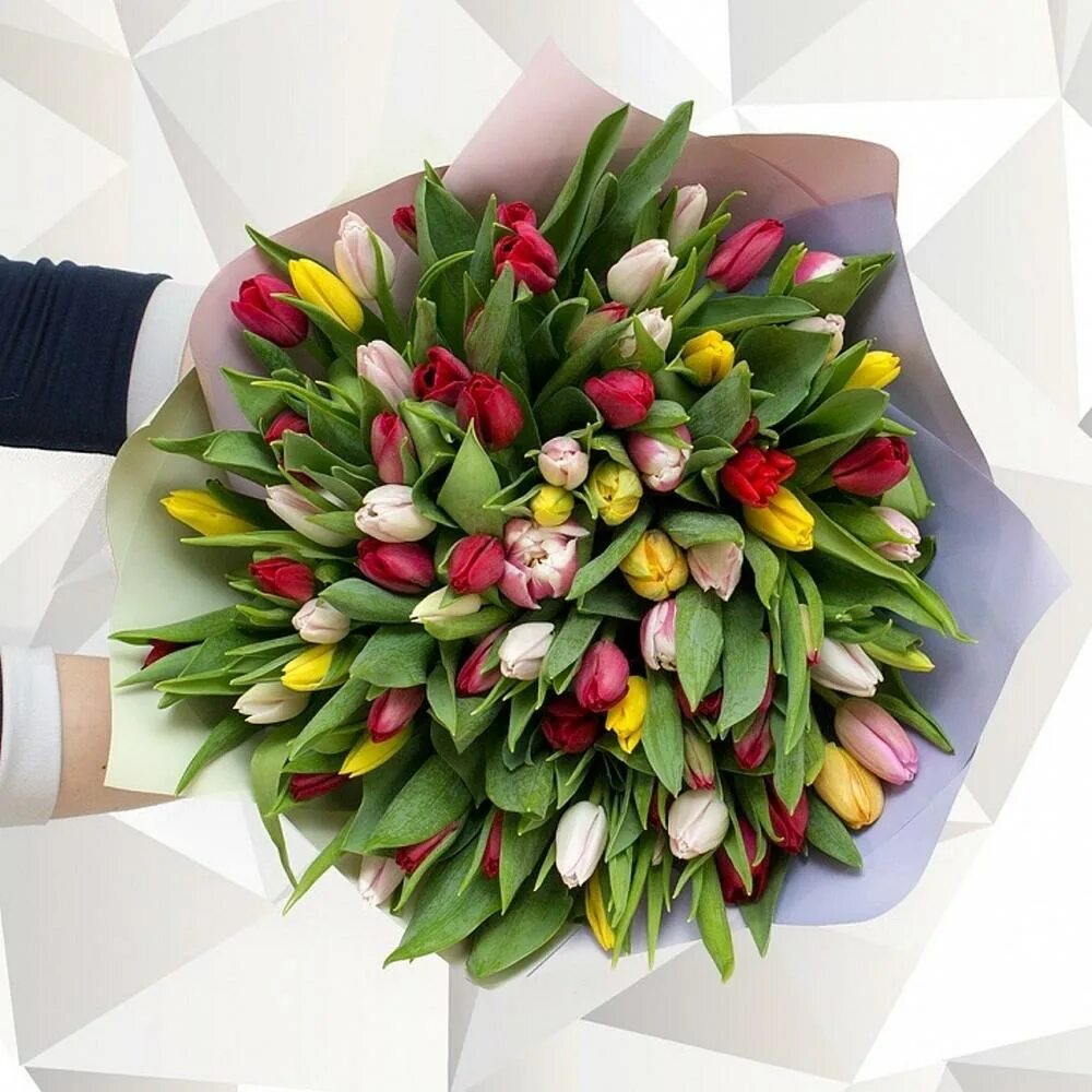 Галамарт тюльпан за 1 рубль. Тюльпаны к 8 марту. Продавец цветы. Букет из 75 тюльпанов. В цветочном магазине было 95 тюльпанов условие.