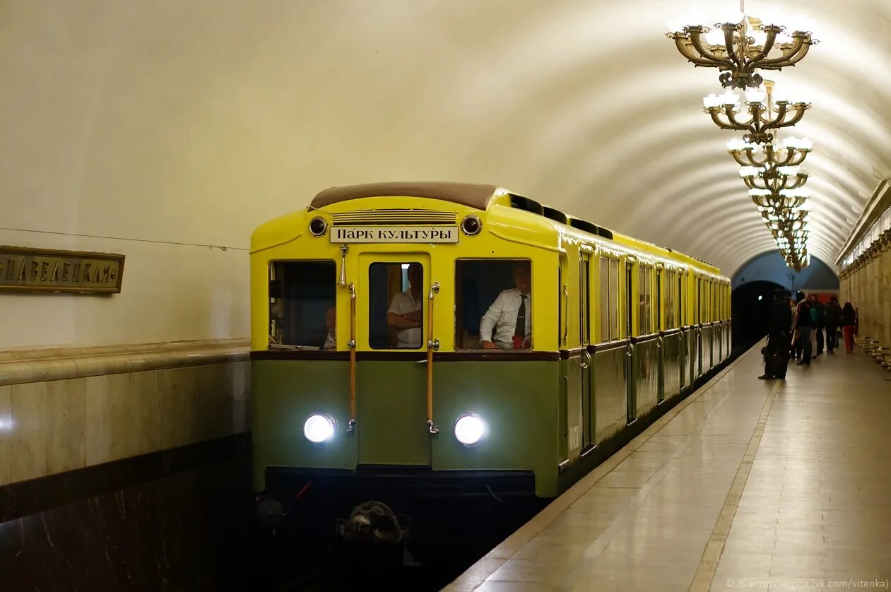 Первый поезд Московского метро. Самый первый поезд Московского метро. Ретропоезд Сокольники метро. Старые поезда метро. Ретро поезд метро москва