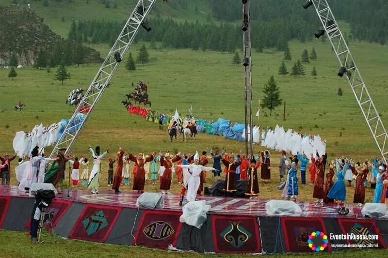 Алтайский праздник эл-ойын. Эл-ойтын праздник. Эл ойын республика алтай. Праздник эл ойтын алтайцев. Алтай шатра на эл ойын.
