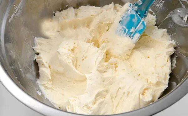 Маскарпоне получился жидкий. Торт белый выровненный. Крем для тирамису с маскарпоне. Маскарпоне получился жидкий. Соус из маскарпоне.