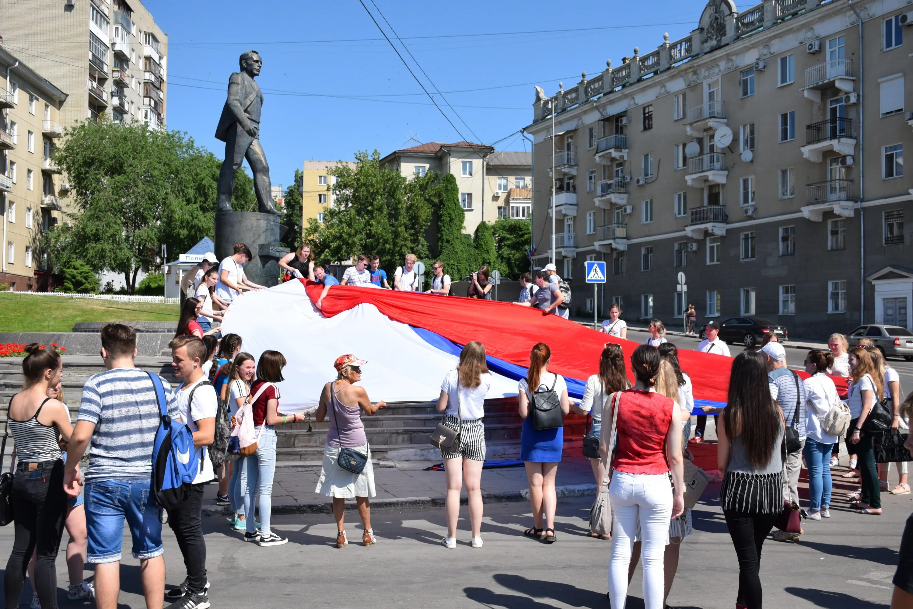 Сегодня з. Сторонники независимости сша. Сегодня з. Группа bomfunk mc’s 2021. Массовая в москве.