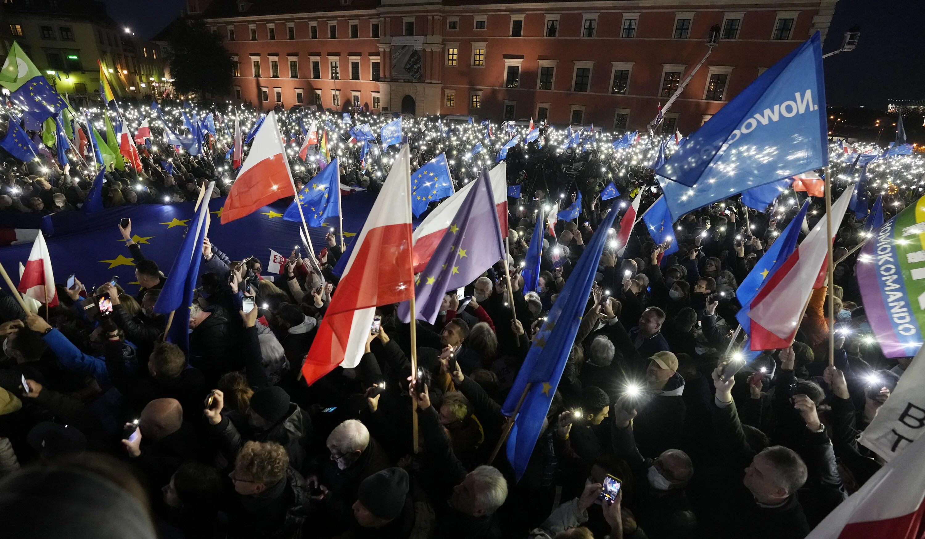 Евросоюз митинги. Митинг в Польше. Митингуют на польском. Видео митинга в Польше. Митинги в польше