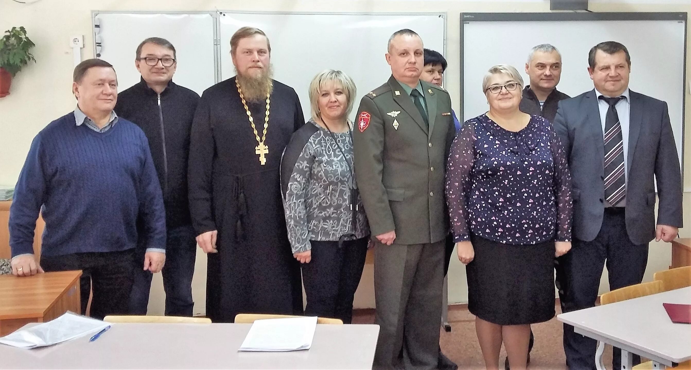 Экшен тагил. 1992. Верхний тагил вещает в контакте происшествия. Верхний тагил вещает. Верхний тагил вещает.