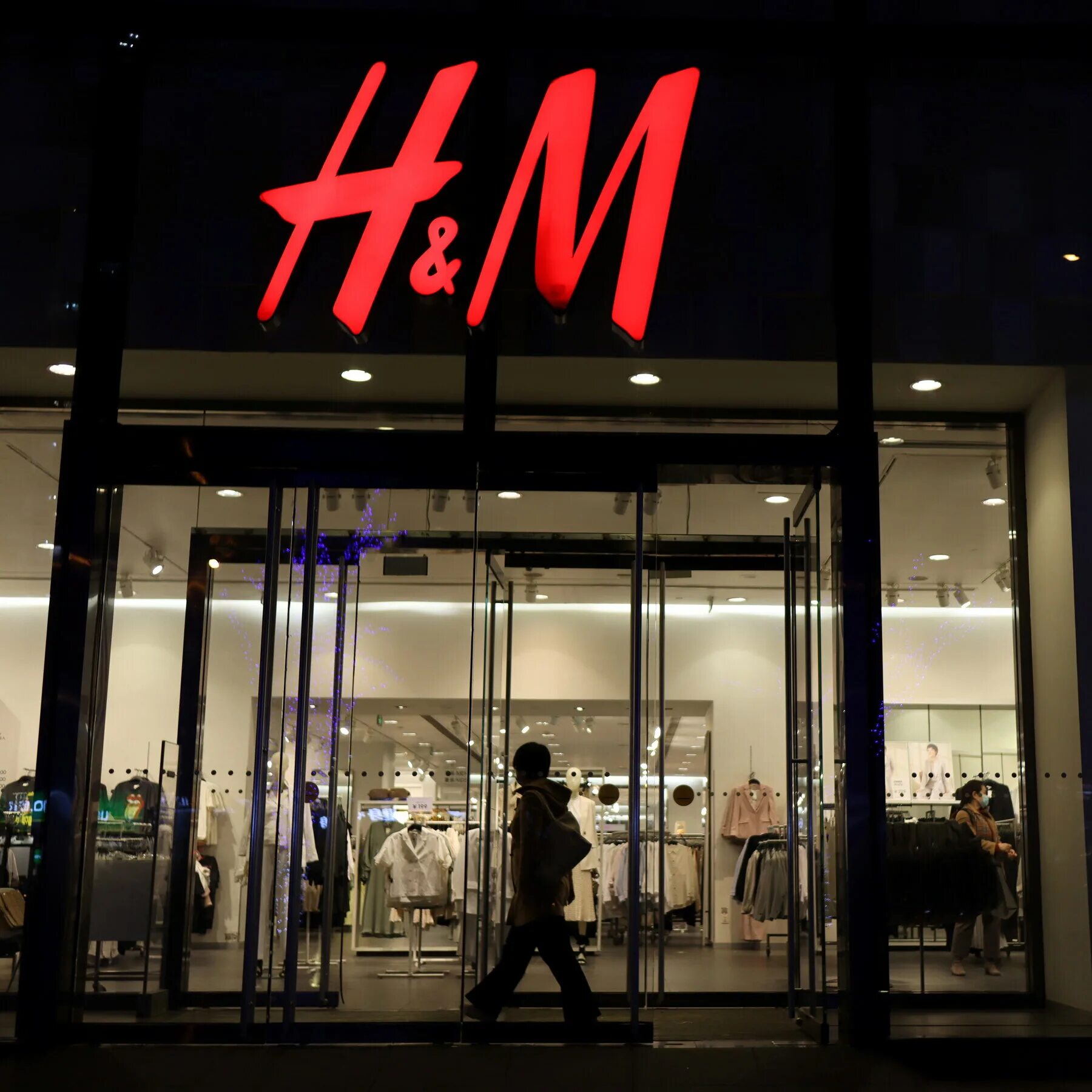 H turkey. H M магазин. H M Турция. H&M картинки. H M магазины открылись.