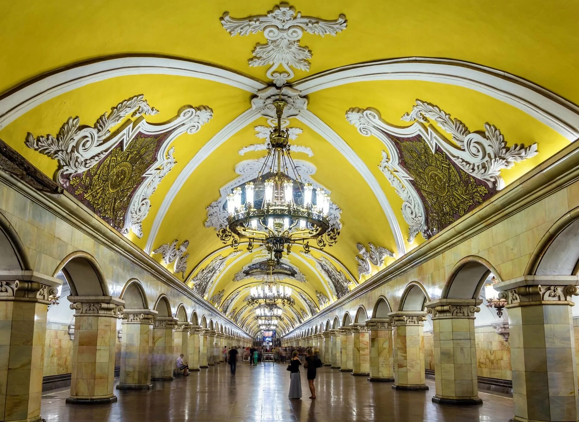 Московское метро очень. Станция метро Комсомольская Щусев. Комсомольская (станция метро, Кольцевая линия). Щусев станция «Комсомольская-Кольцевая». Станция метро Киевская Кольцевая.