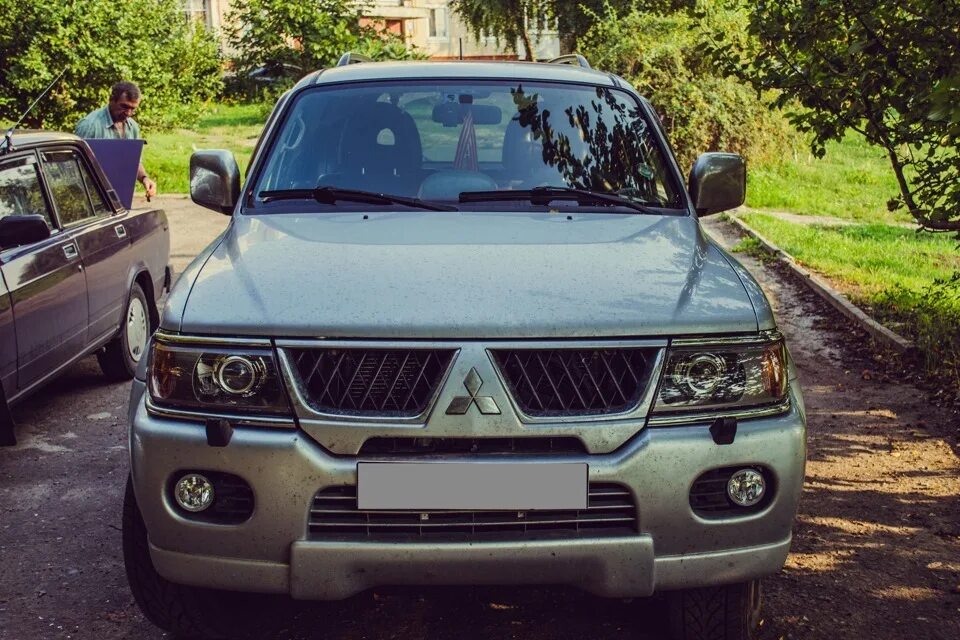 Стекла фар паджеро спорт 1. Фары на монтеро спорт 2000. Светодиодные линзы mitsubishi pajero sport 1. Линзованные фары на митсубиси паджеро спорт 1. Фары pajero sport 1.