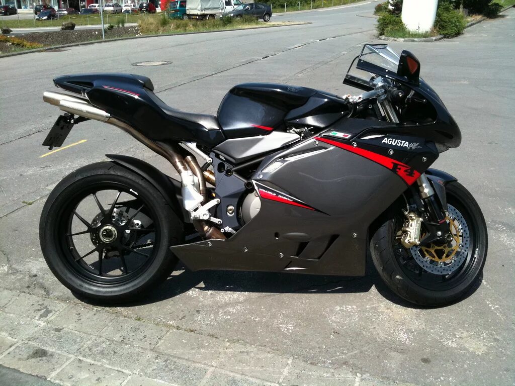 Байк цена в россии. MV Agusta f4 1000r. MV Agusta f4 1000. Agusta f4 1000 r. Мотоцикл MV Agusta f4 1000 r.