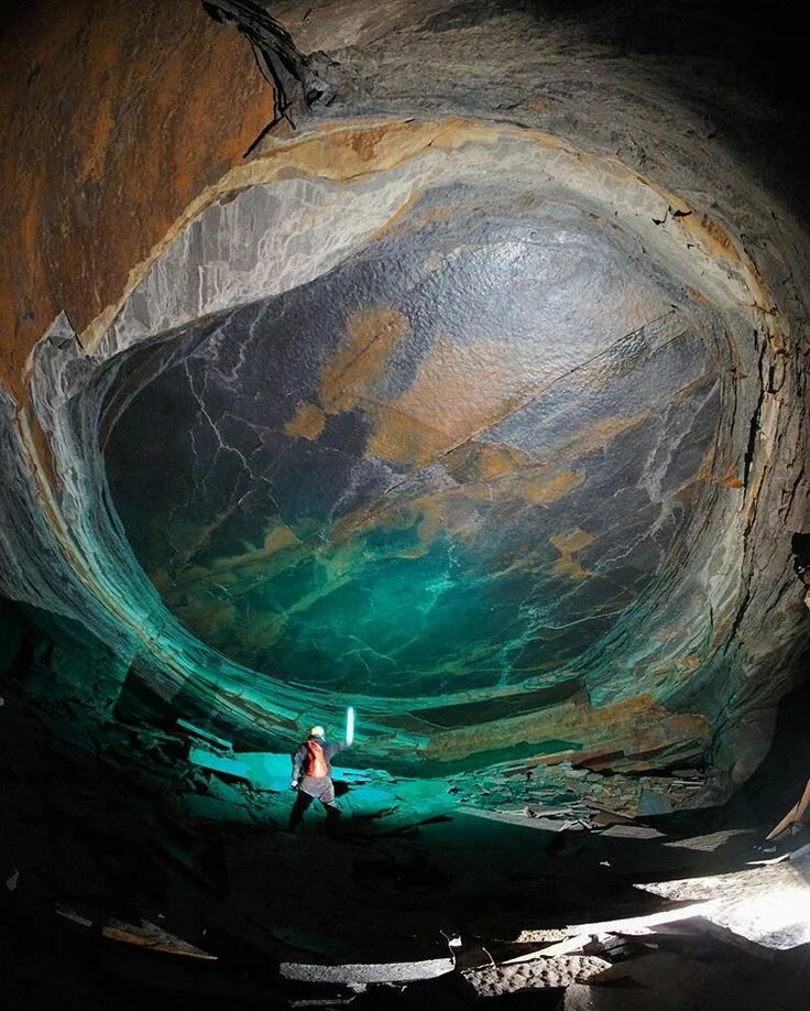 Stone mining. Глаз дракона Ланкашир. Каменный рудник глаз дракона. Глаз дракона в шахте. Глаз дракона в угольной шахте.