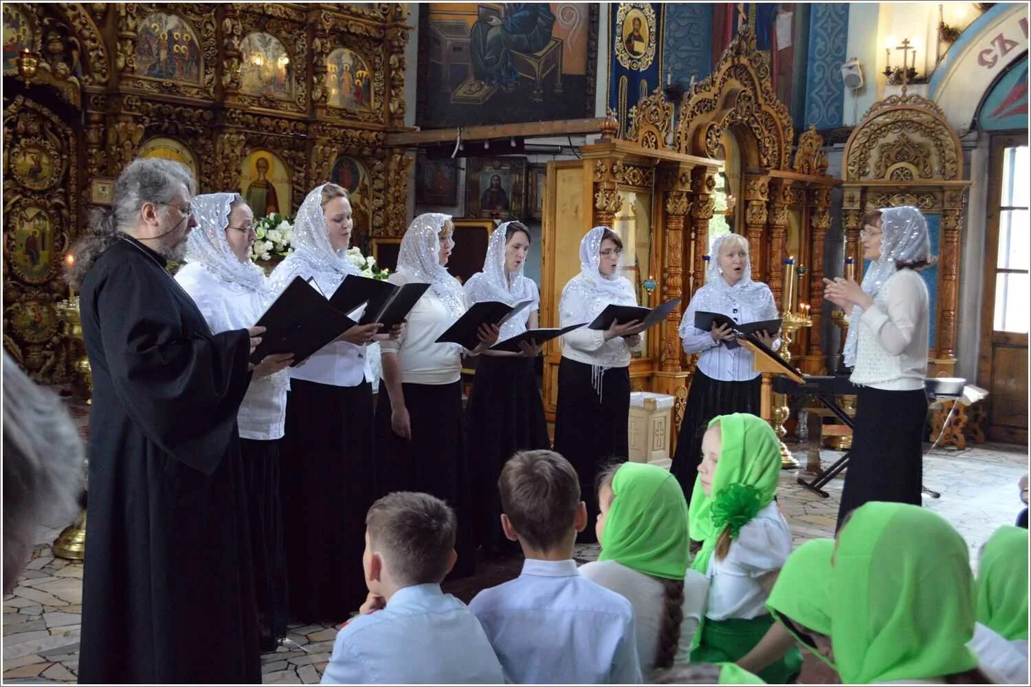 Русские православные пения. Пашкова Вика церковный хор. Хор Свято Вознесенского собора Набережные Челны. Клирос хор православные. Пение клироса в храме собора города Тобольска.