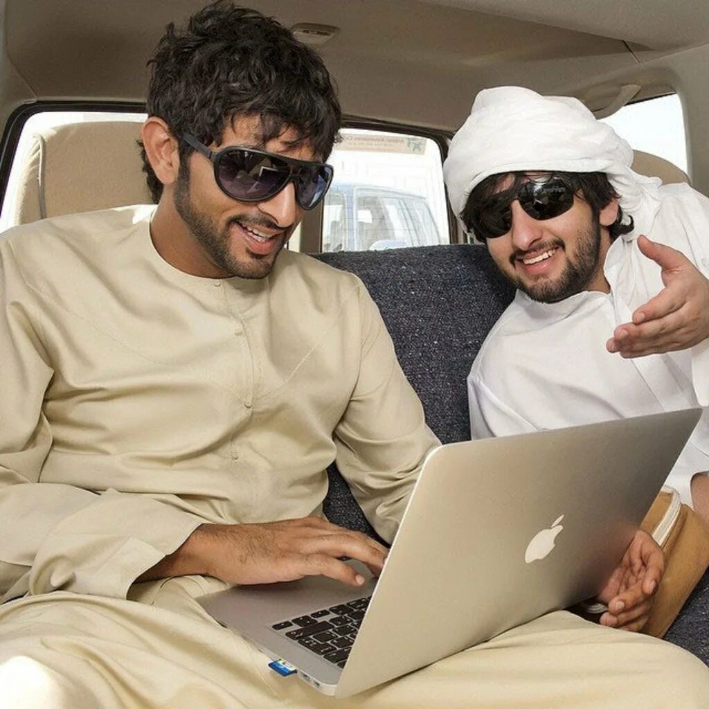 Принц Хамдан 2020. Наследный принц Дубая. Арабский принц Шейх Хамдан наследник Дубая. Хамдан ибн Мохаммед Аль Мактум машина. Самый богатый житель