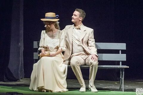 Артист драматического театра