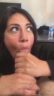 Video Entra Su Hermana Mientras Esta Chupandole La Pija a Su Novio 