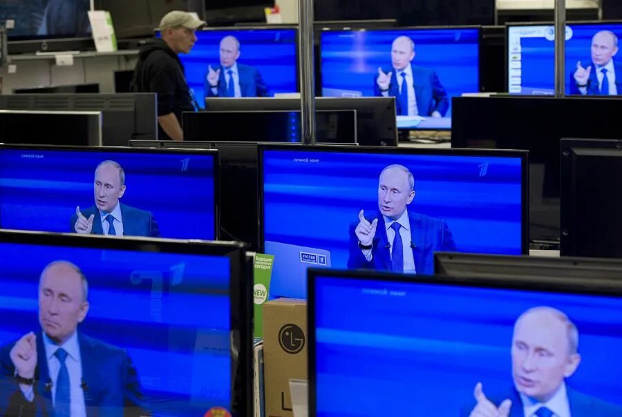 Российские пропагандисты на тв. Карикатуры на российские сми. Пропаганда на тв. Телевидение пропаганда. Пропаганда на тв.