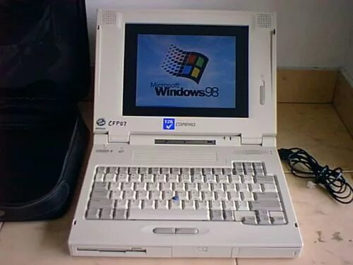 Пентиум 1. Pentium 1. Gericom Pentium 3 ноутбук. Delux компьютор 2000 года Pentium. Пентиум 1 фото.