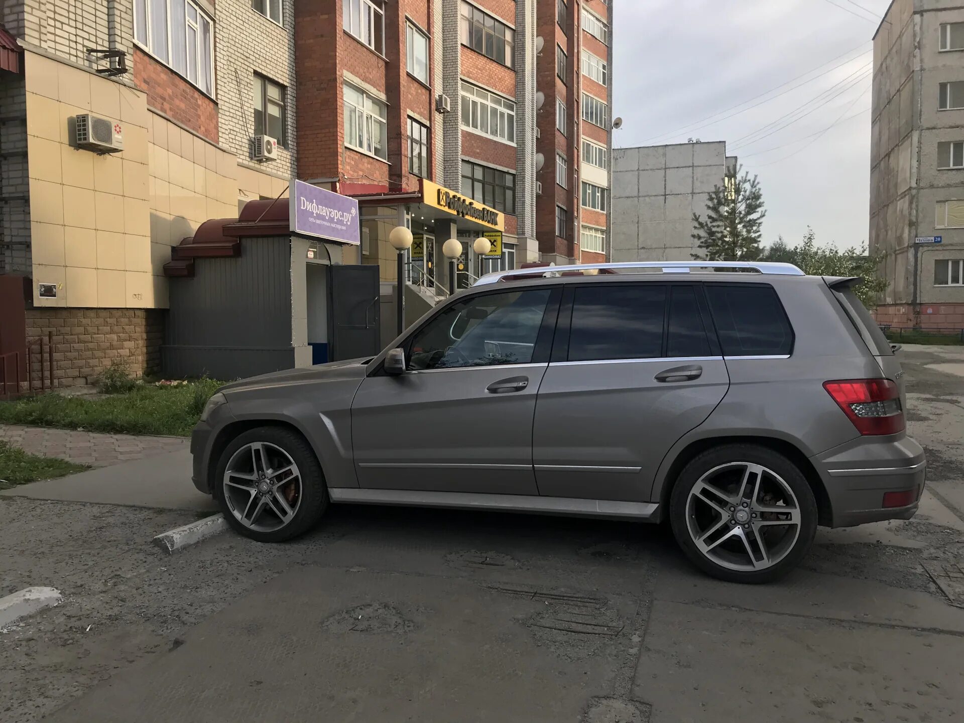 Мерседес glk на черных дисках. Mercedes glk 21 колеса. Колеса r20 мерседес glk. Диски r19 mercedes glk. Glk диски r20.