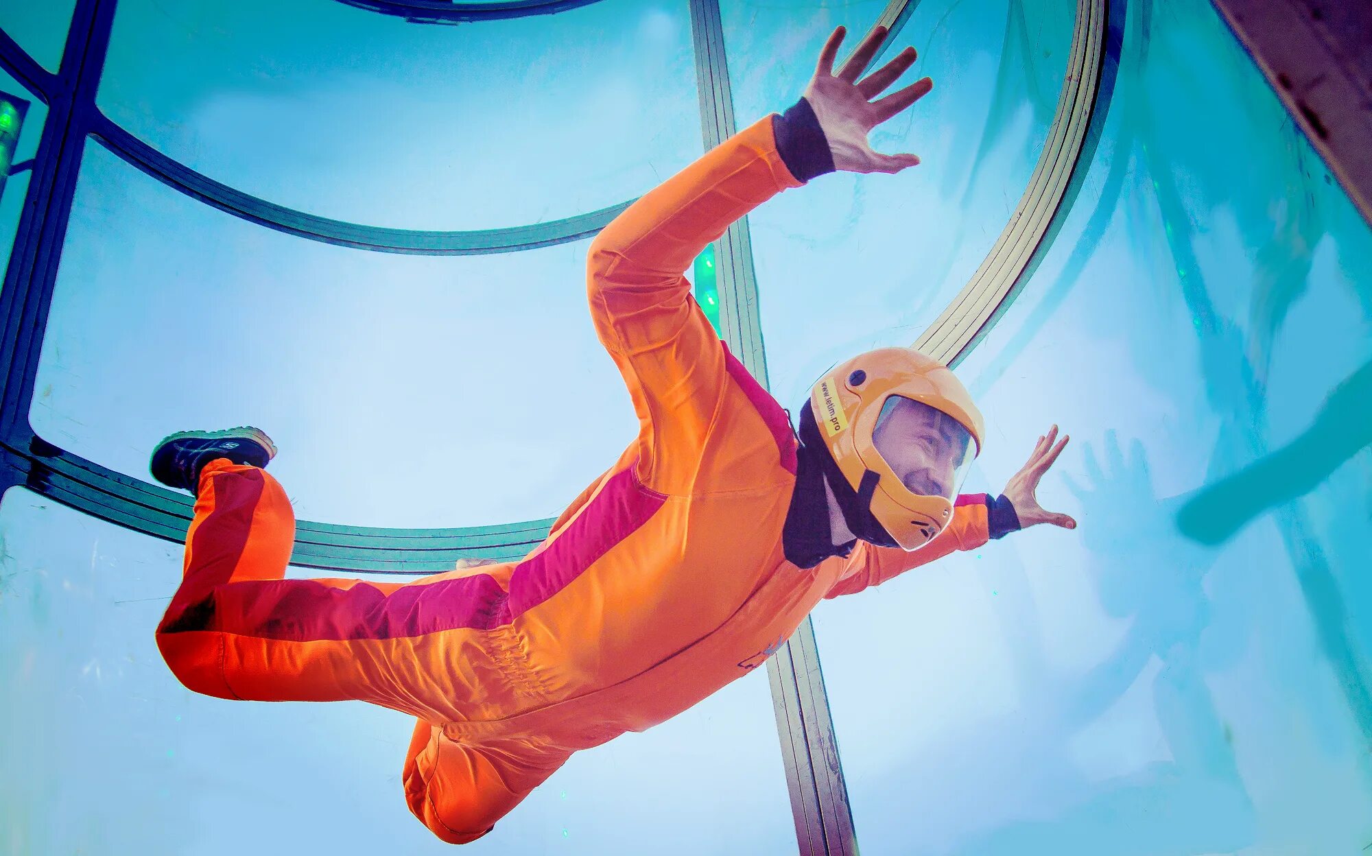 Макет аэродинамической трубы. Аэродинамика труба. Аэродинамическая труба для самолетов. Аэродинамика труба. Вертикальная аэродинамическая труба.