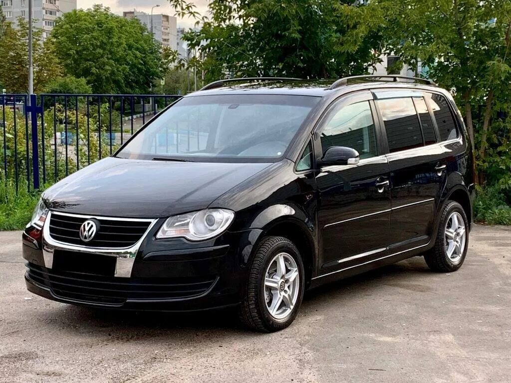 Фольксваген туран 1.9 купить. Volkswagen Touran i Рестайлинг 2008. Volkswagen Touran 1 поколение. Volkswagen Туран 2008. Volkswagen Touran 2008 1.9 дизель.