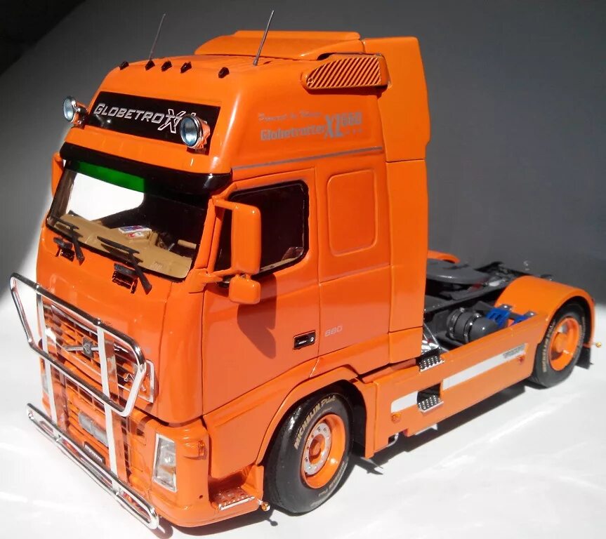 Volvo 1:24. Volvo fh16 Globetrotter XL масштаб 1/24. Italeri 1/24 Volvo fh16. Volvo fh16 Globetrotter XL. Купить модели тягачей