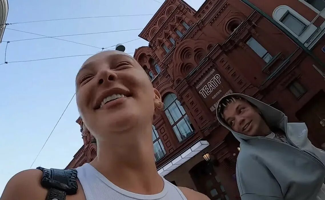 настя ивлеева и элджей 2022. поцелуй ивлеевой и элджея на концерте 2022. опять вместе ивлеева элджей. элджей и ивлеева. элджей и ивлеева снова вместе.