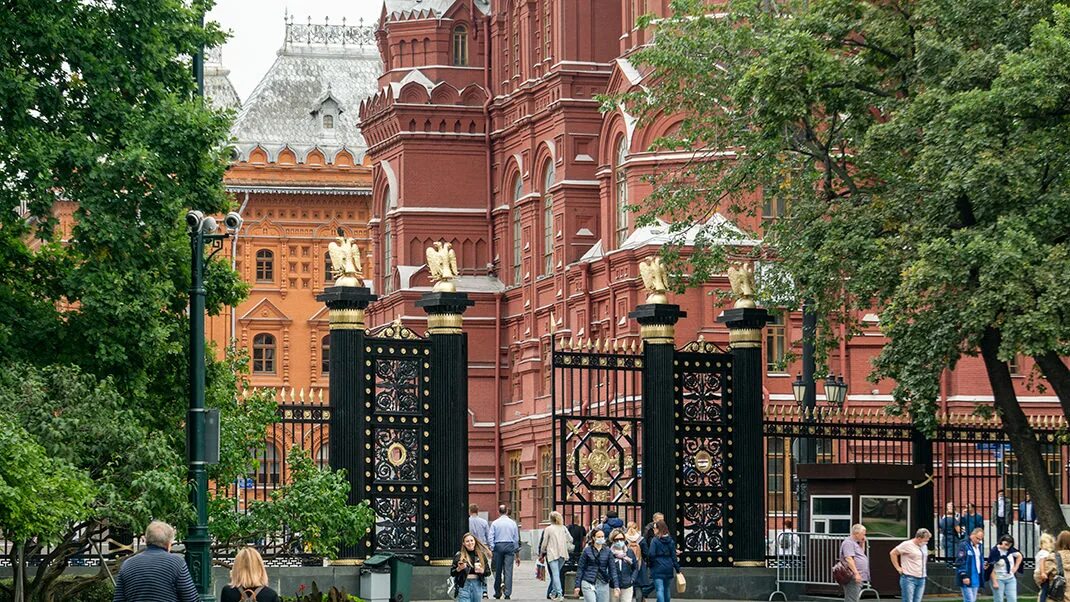 Александровский сад совбез двойник. Александровский сад москва нижний сад. Александровский сад санкт-петербург. Памятник александровский парк москва. Московский кремль александровский сад.