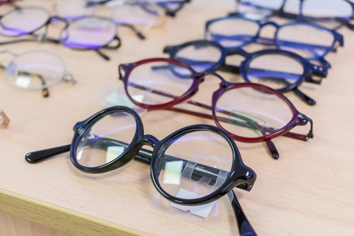 Лучшие производители очков. Оптика очки. Оптика очки для зрения. Очки в оптике. Очки для зрения в оптике.