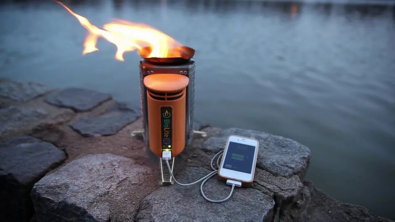 Энергия зарядки телефона. BIOLITE CAMPSTOVE. Портативный Генератор электричества для похода. Электричество от костра. Зарядка для телефона.