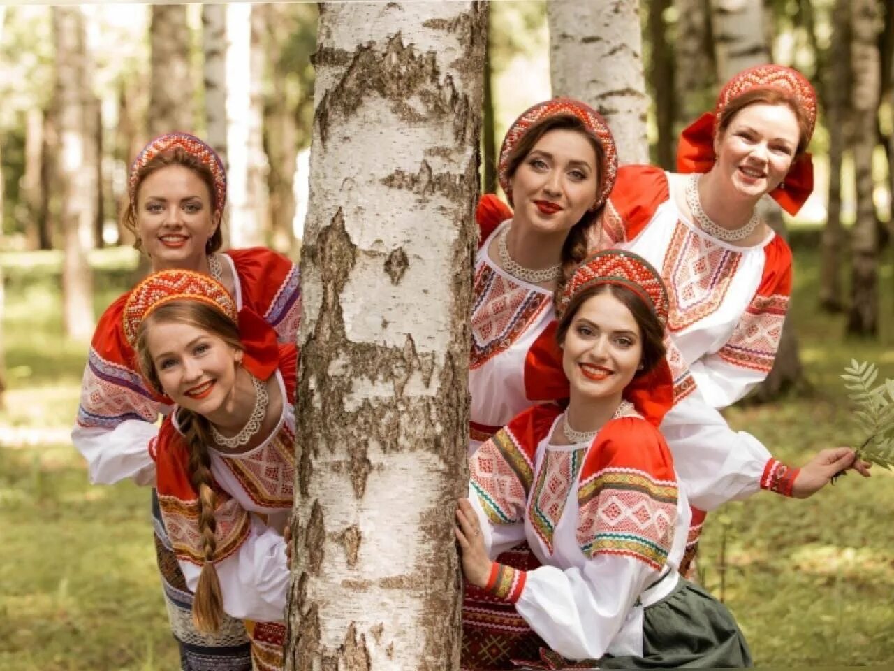 Русские народные душевные. Русский народный ансамбль. Современный фольклор. Фотосессия в русском народном костюме. Фотосессия в русско народном стиле.