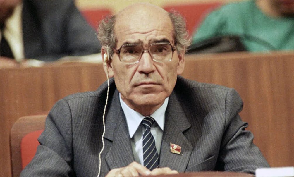 Рахмон набиевич набиев. Кахар махкамович махкамов. рахмон набиев.