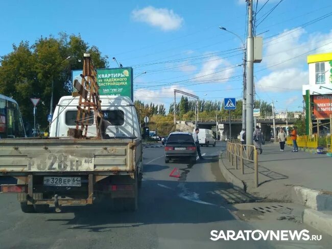 Стадион Волга Саратов остановка. Стадион Волга авария. Кольцо стадион Волга Саратов. Авария на стадионе Волги Саратове. Автобусы стадион волга саратов