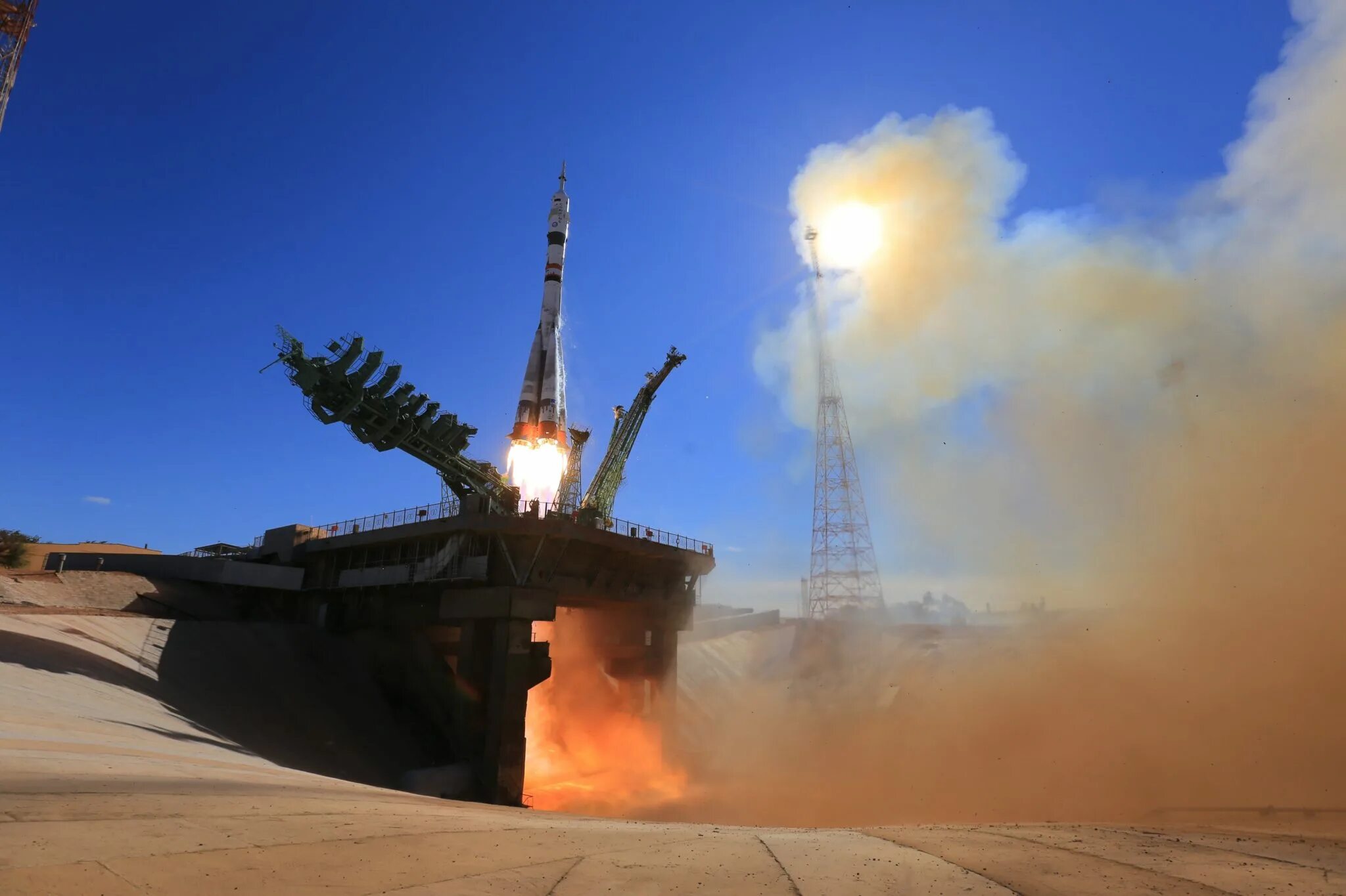 Старт ракеты Союз с Байконура. Союз МС-19. Ракета Союз МС 19. Ракета мкс