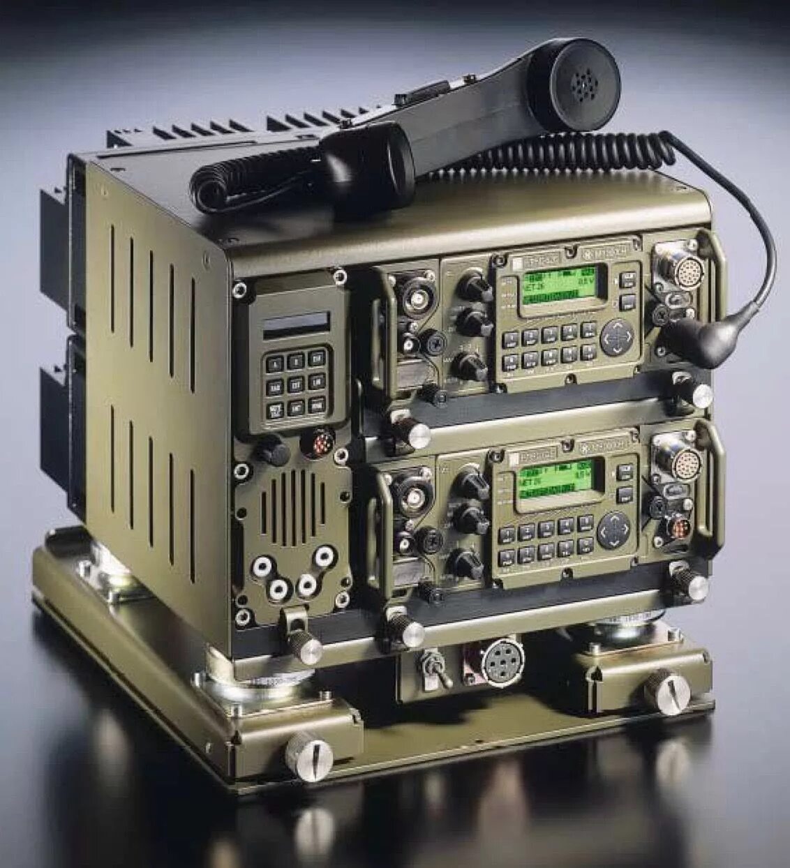 Rohde & Schwarz радиостанция mr300xh/u. Радиостанция Harris RF-7800h-MP. Радиостанция Barrett 2090. R&S®mr300xh/u. Мощные радиостанции
