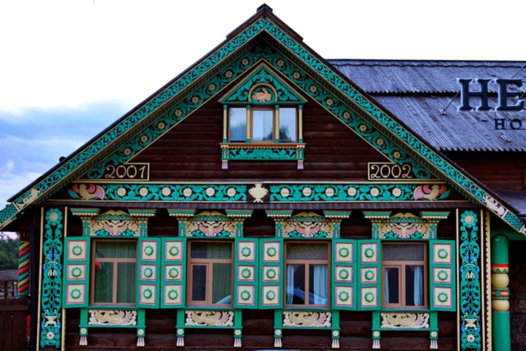татарская изба казань снаружи. рязанское узорочье. домовая резьба древней руси. деревянные наличники кострома. домовая резьба солярные знаки.