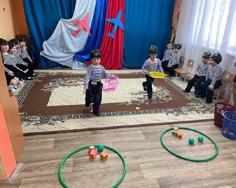 праздник 23 февраля в детском саду. праздник 23 февраля в доу. 23 февраля детский праздник конкурс с одеждой военного. 23 февраля в доу. экспозиция к 23 февраля в детском саду.