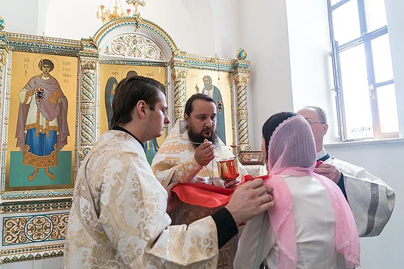 Митрополит воронежский и лискинский сергий. Храм всецарицы воронеж внутри. Храм всецарицы воронеж духовенство. Церковь иконы божией матери всецарица, воронеж. Всецарица служба в храме.