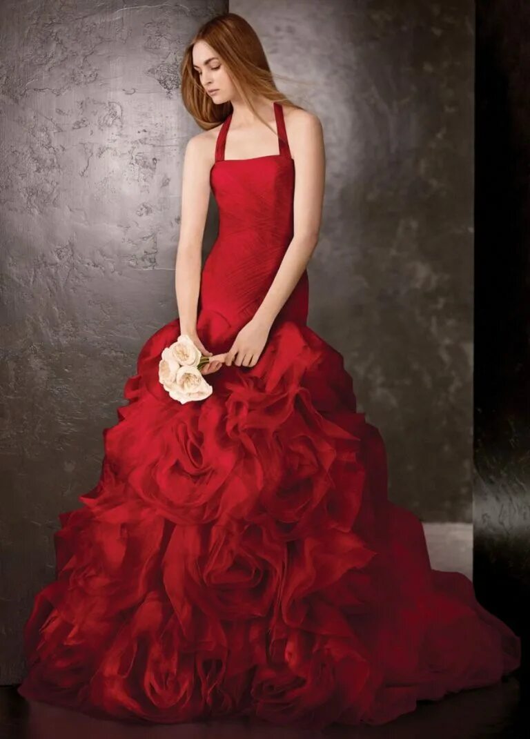 Идеальный красный цвет. Свадебные платья красного цвета. Невеста в Красном платье. Платье невесты красного цвета.