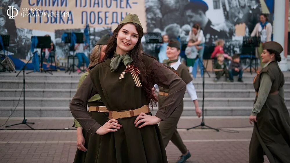 Видео платочек песни. Синий платочек Рязанская филармония. Синий платочек 1941-1945.