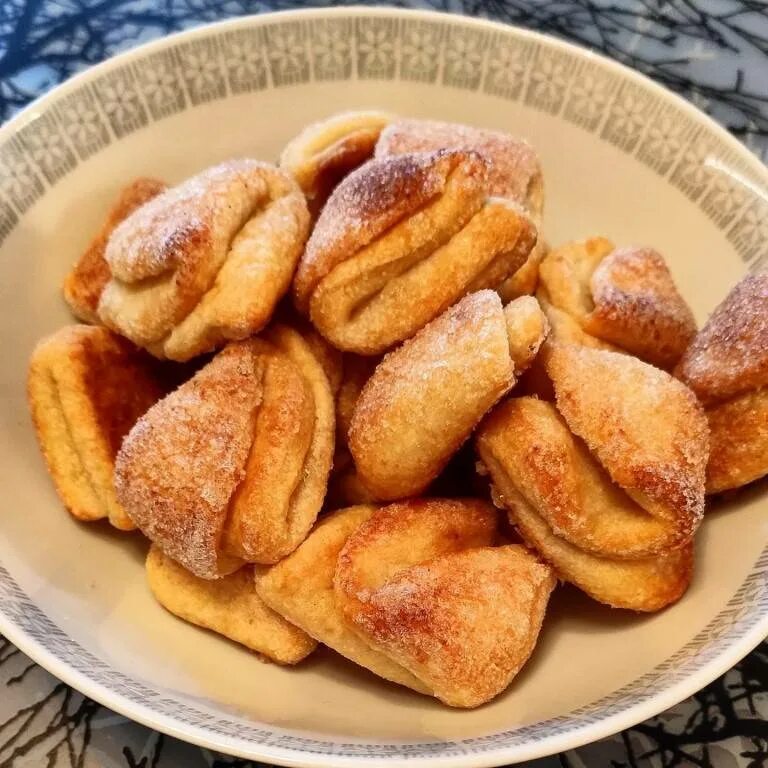 Печенье гусиные. Творожное печенье поцелуйчики. печенье гусиные лапки. творожные лапки печенье. гусиные лапки печенье из творога.