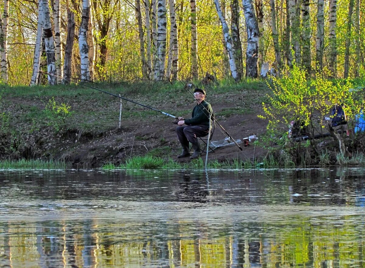 Весенняя рыбалка. Рыбалка ранней весной. Ловля рыбы весной. Весенний рыболов.