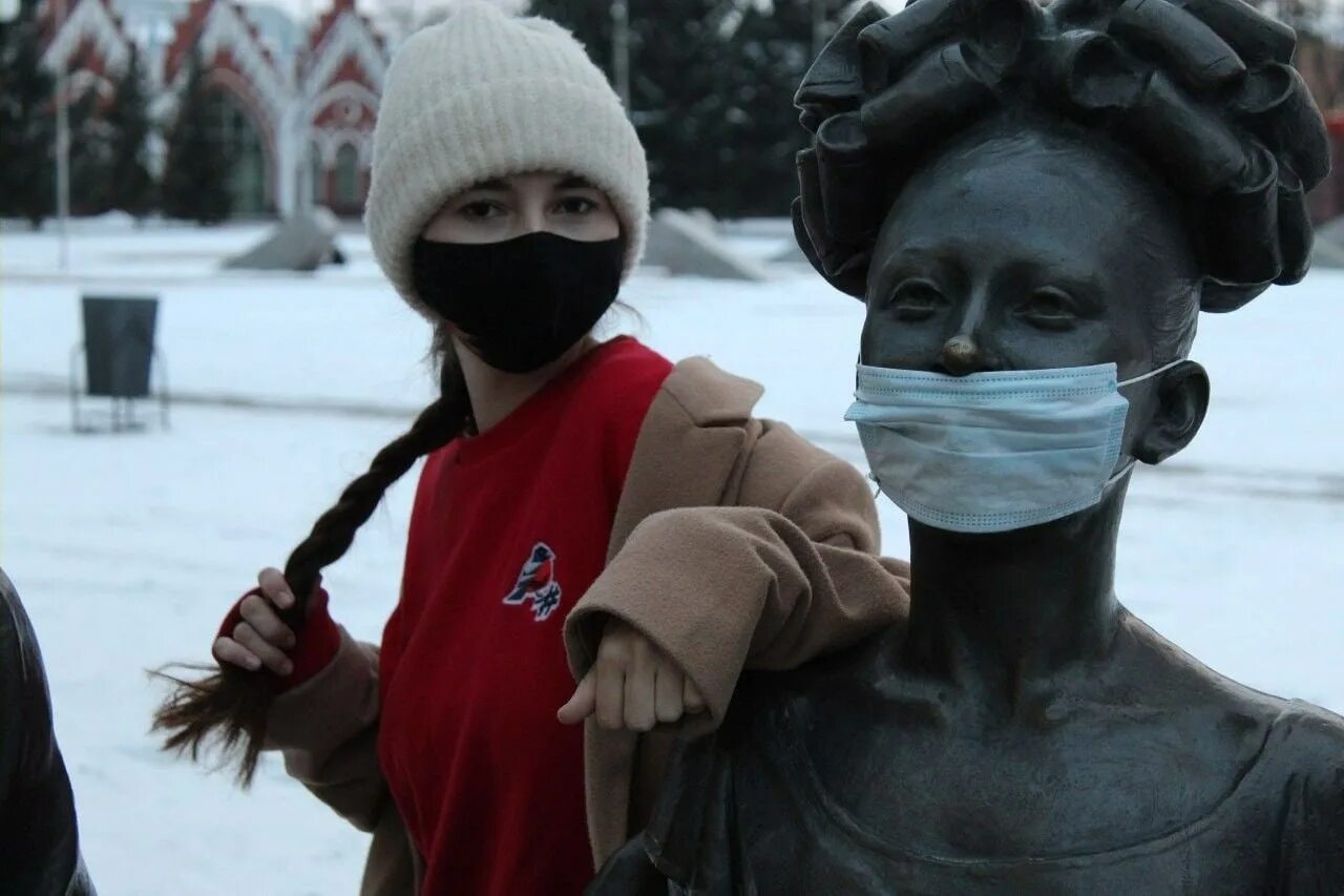 Они надели маски. Герои носят маски. Не забудь одеть маску. Гражданин ты не один надень маску вокруг карантин. Герои не носят маски.