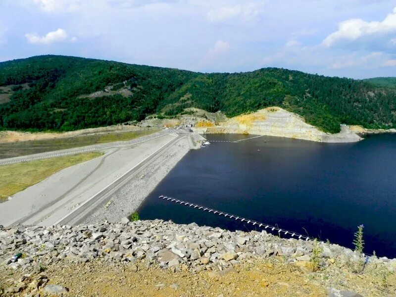 Юмагузинская гэс. Юмагузинское водохранилище плотина. Юмагузино дамба. Юмагузинское водохранилище дамба. Платина Юмагузино.