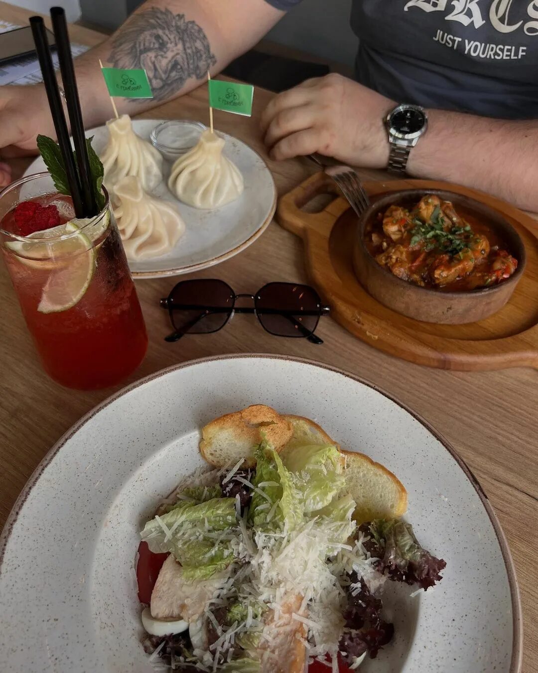 батоно джонни. батоно джонни лесная ул 4 дзержинский.