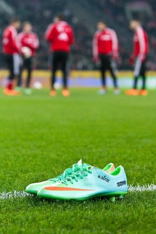Nike dry park. Футбольный мяч и бутсы. Nike football 2000. Мяч футбольный nike cr7 prestige sc2320-440. Мяч kipsta lightweight 290 g.