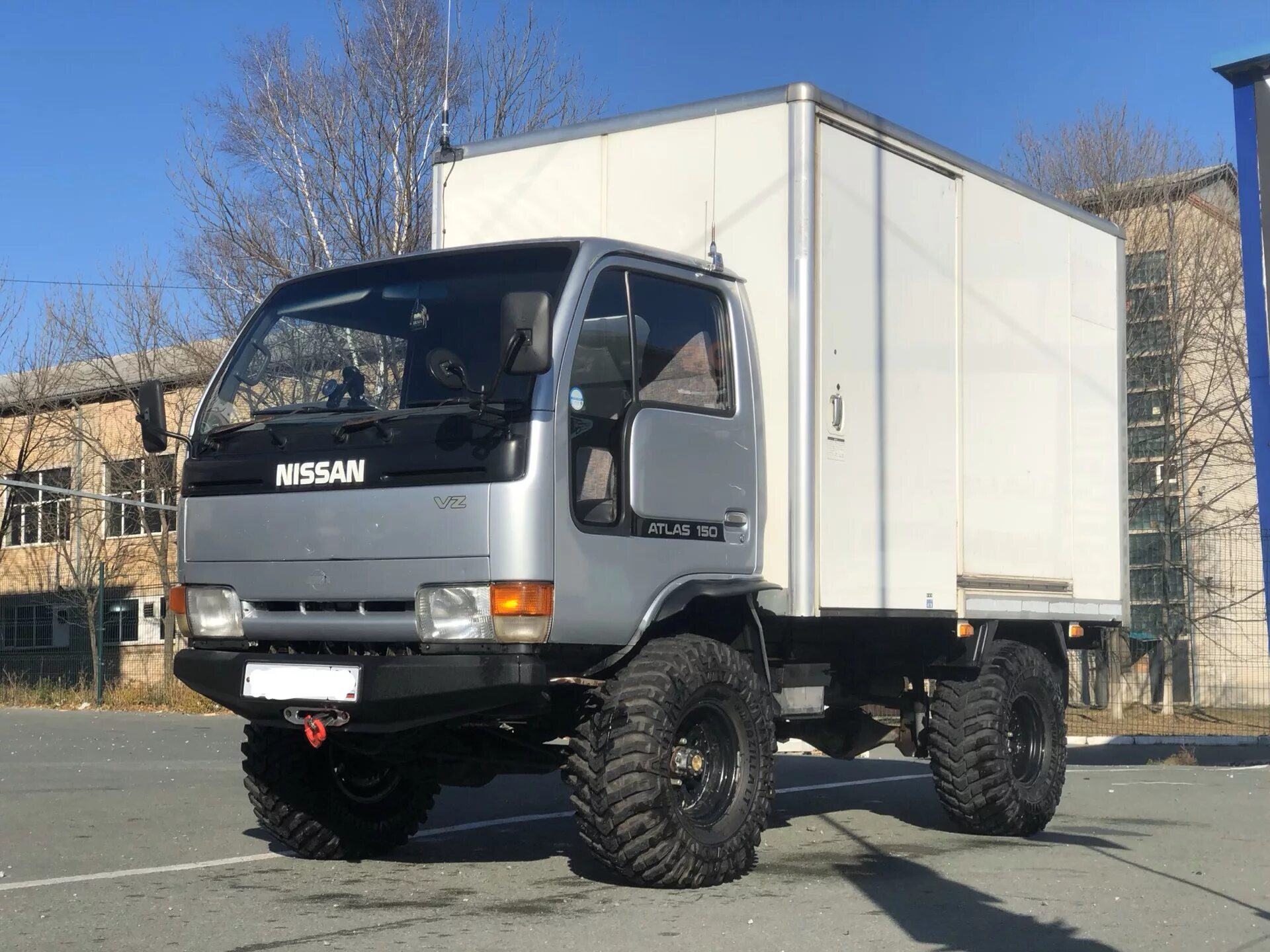 Грузовики 4вд приморский край. Nissan Atlas 4wd двухкабинник. Nissan Atlas 4wd. Nissan Atlas бортовой, 200. Nissan Atlas 4wd 1990.