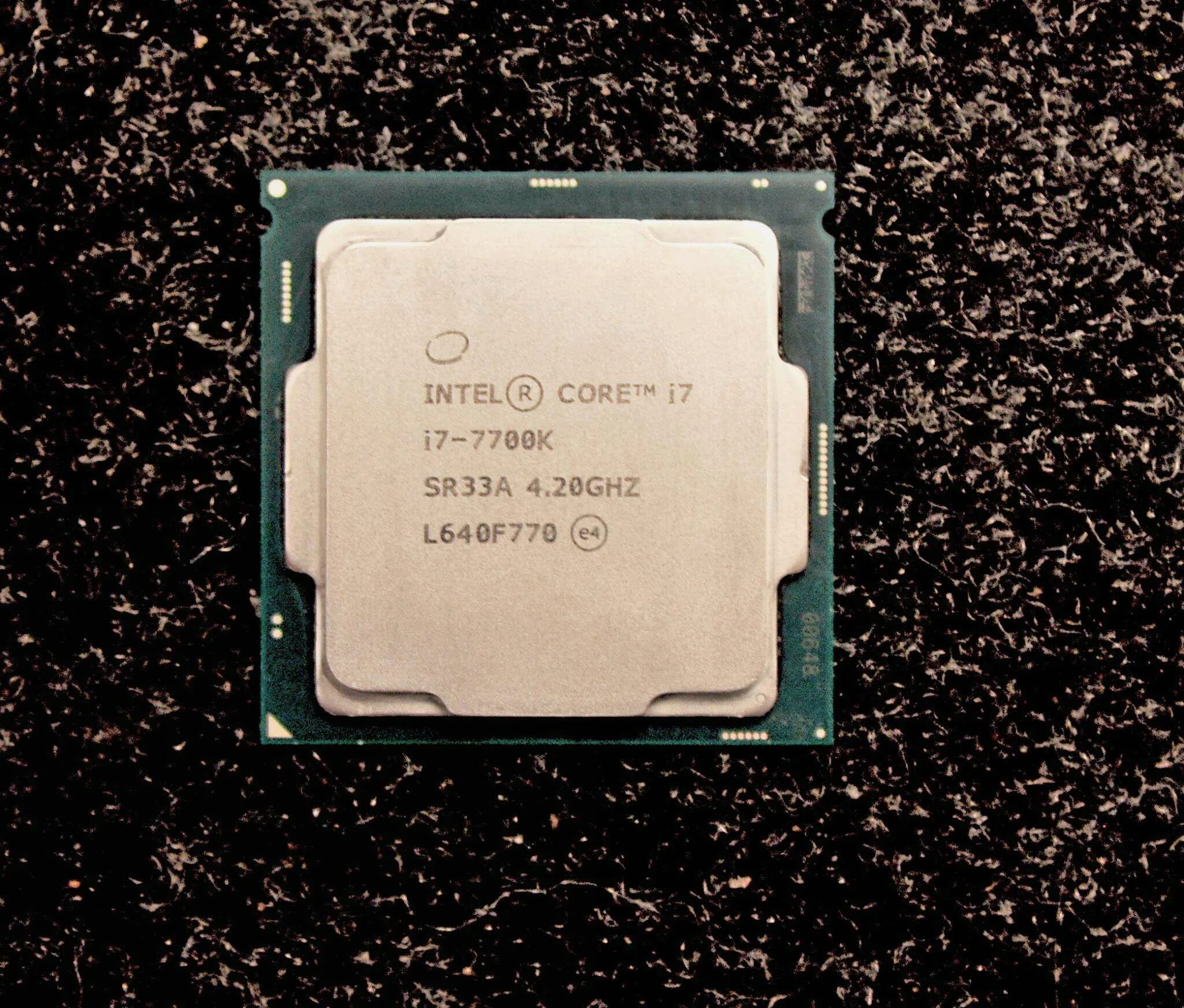 Интел 7700. I7 7700k. Процессор Intel i7 7700k. Процессор Intel Core i7-7700. Intel Core i7-7700k Kaby Lake (4400mhz, lga1151, l3 8192kb).