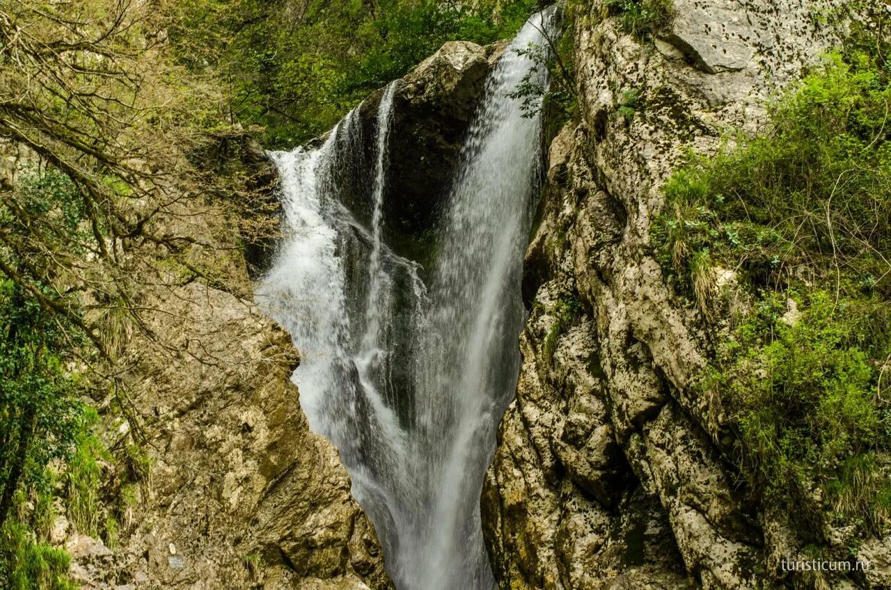 Агурский водопад Сочи. Агурское ущелье в Сочи. Агурские водопады Мацеста. Агурские водопады верхний водопад. Водопад на средние