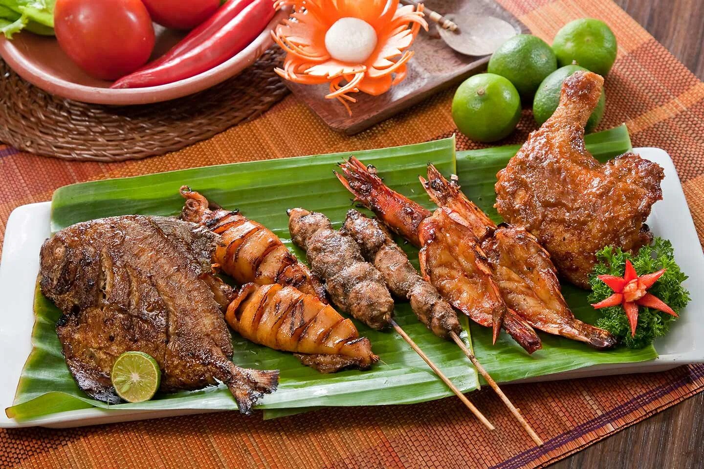 Кухня Халяль блюда. Кухня Индонезии. Национальная еда Индонезии. Блюда индонезийской кухни.