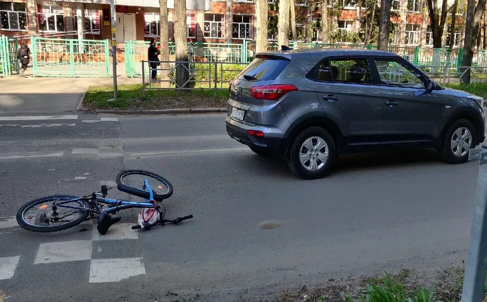 Сбил велосипедиста на пешеходном. Велосипед на пешеходном переходе. ДТП С участием детей-пешеходами на дорогах.