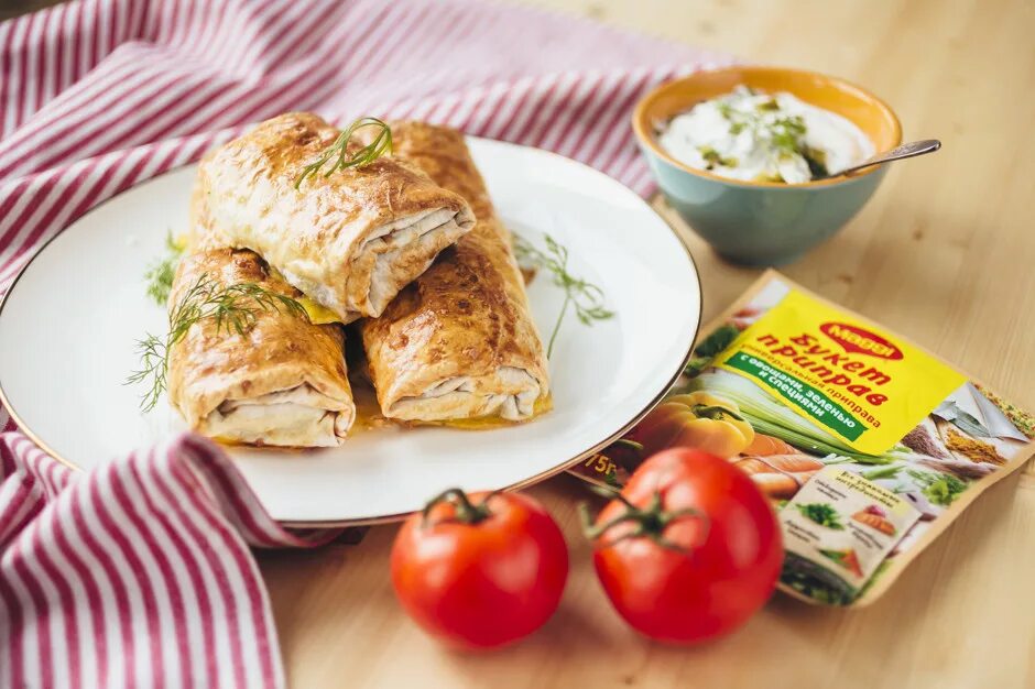 рыба запеченная в лаваше. конвертики из лаваша с рыбой. рыба в лаваше в духовке. пирожки с рыбой из лаваша. конвертики из лаваша с капустой.