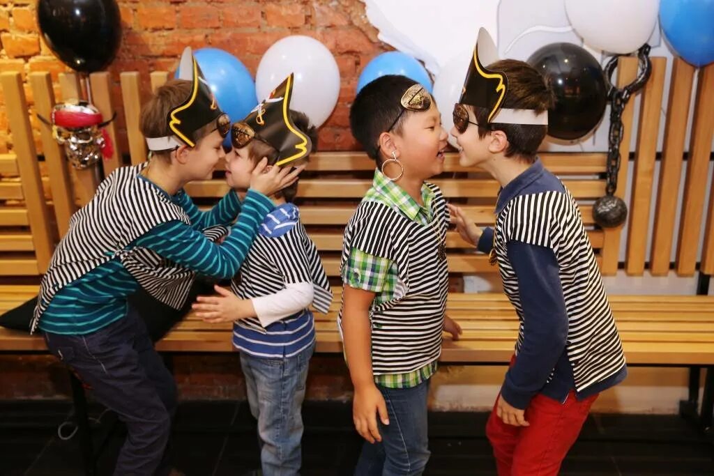 Вечеринка в пиратском стиле. Праздник в пиратском стиле. Пиратская вечеринка для детей. Тематические вечеринки для детей.