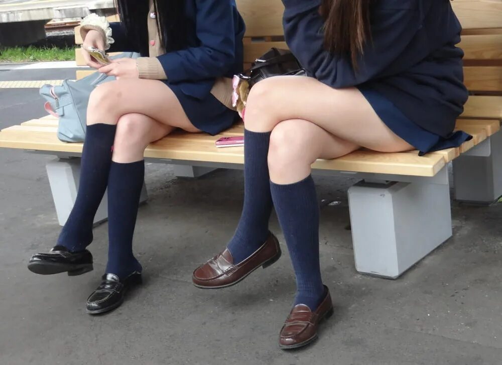 Legs в школе. Candid Legs школа. Crossed Legs школа. 制 服 JK の パ ン チ ラ M 字 開 脚.女школы.
